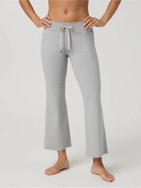 Vuori Halo Slim Flare Ankle Pant